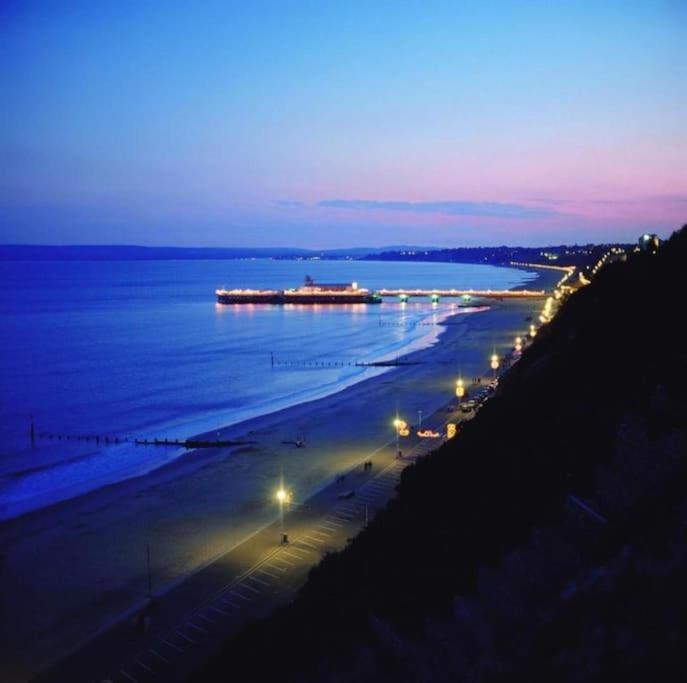 Bournecoast - Stylish Flat With Balcony - Sea Glimpses - 10 Min Walk To Beach - Parking - Wifi - Fm8405 Bournemouth Eksteriør bilde