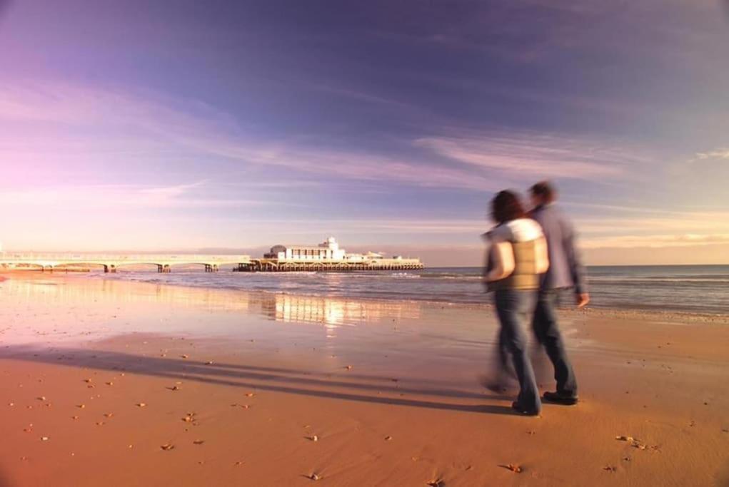 Bournecoast - Stylish Flat With Balcony - Sea Glimpses - 10 Min Walk To Beach - Parking - Wifi - Fm8405 Bournemouth Eksteriør bilde