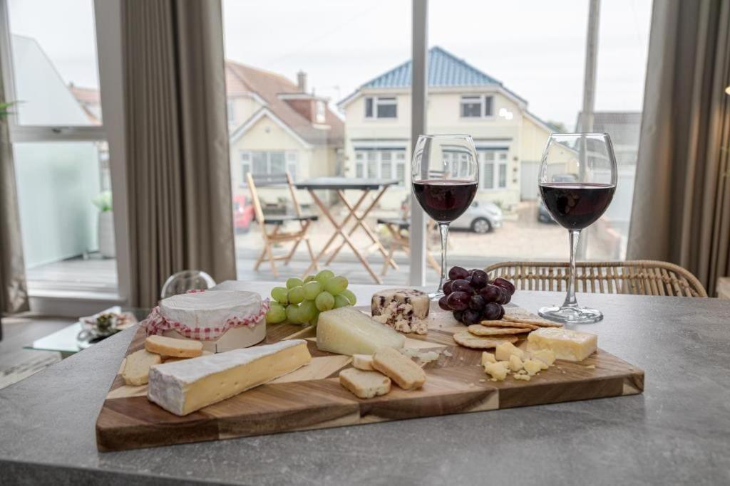 Bournecoast - Stylish Flat With Balcony - Sea Glimpses - 10 Min Walk To Beach - Parking - Wifi - Fm8405 Bournemouth Eksteriør bilde