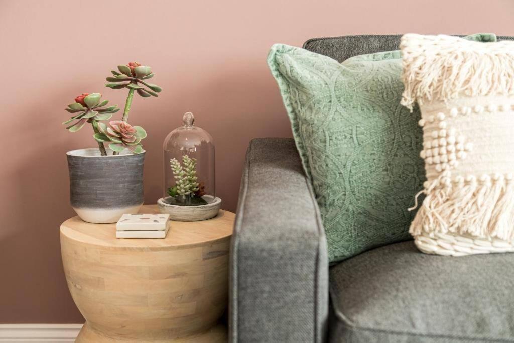 Bournecoast - Stylish Flat With Balcony - Sea Glimpses - 10 Min Walk To Beach - Parking - Wifi - Fm8405 Bournemouth Eksteriør bilde