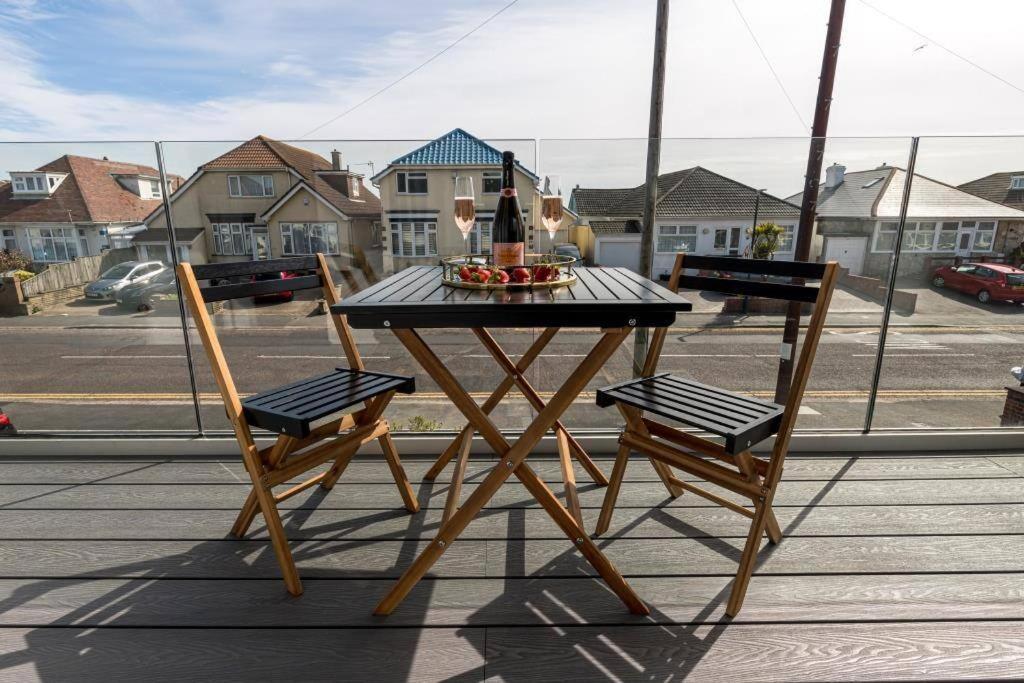 Bournecoast - Stylish Flat With Balcony - Sea Glimpses - 10 Min Walk To Beach - Parking - Wifi - Fm8405 Bournemouth Eksteriør bilde